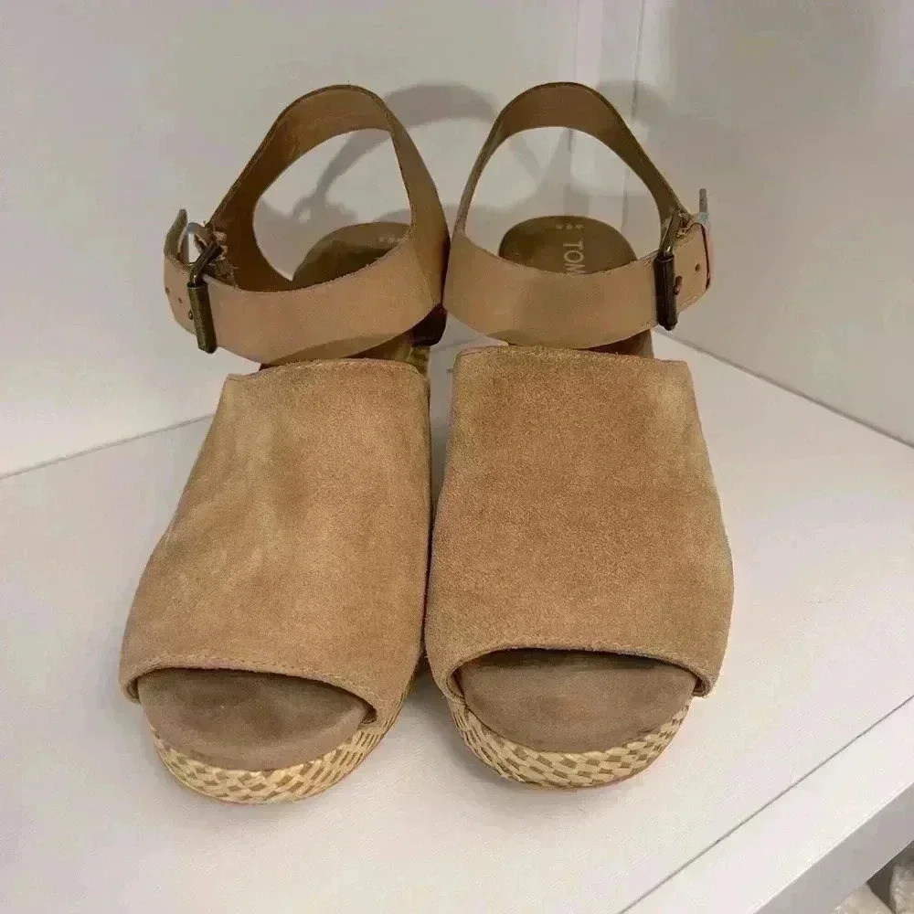 TOMS Tropez Peep Toe Womens Sandals Sz 8.5 Wedge tan, cute.